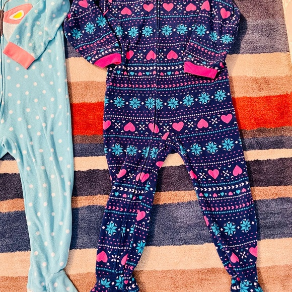 Carter’s 3T fleece footed pajamas bundle cozy cupcake 🧁 butterfly 🦋 heart 💜 - Picture 4 of 8